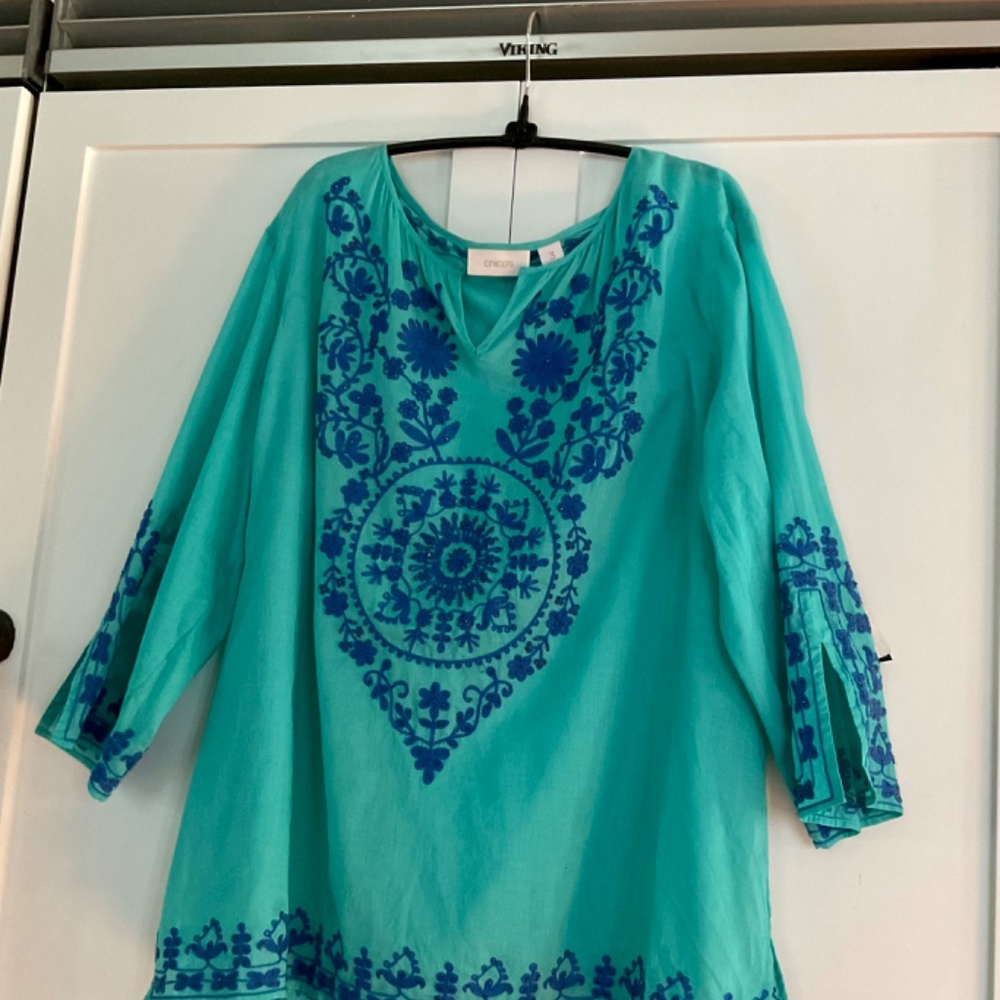 CHARMING EMBROIDERED PEASANT TOP CHICO’S  BLUE/TURQUOISE 3/XL/XXL/14/16/18 VGC - Picture 2 of 3